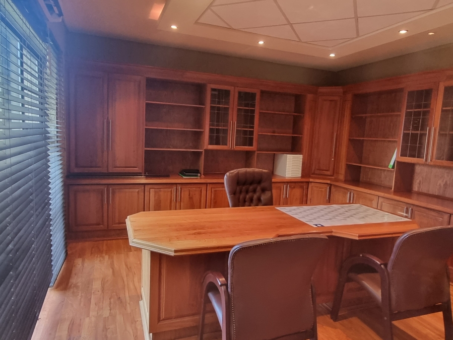 10 Bedroom Property for Sale in Heuwelsig Free State